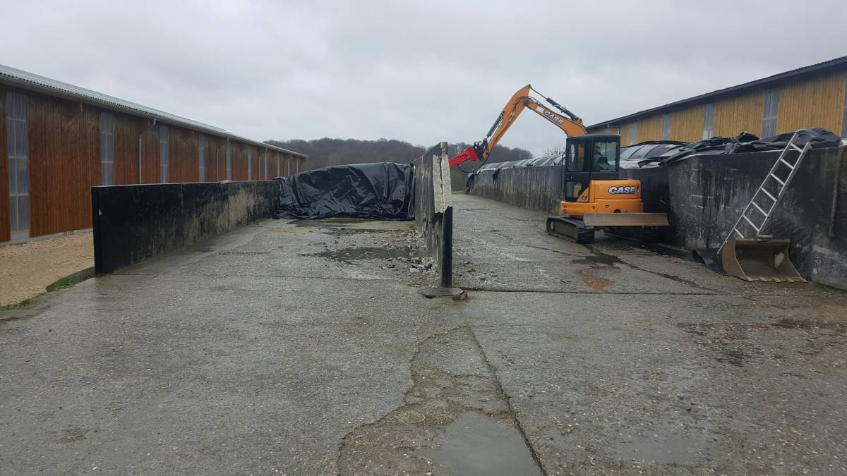 Démolition du silo à fourrage à Ranspach le Haut Colmar 2