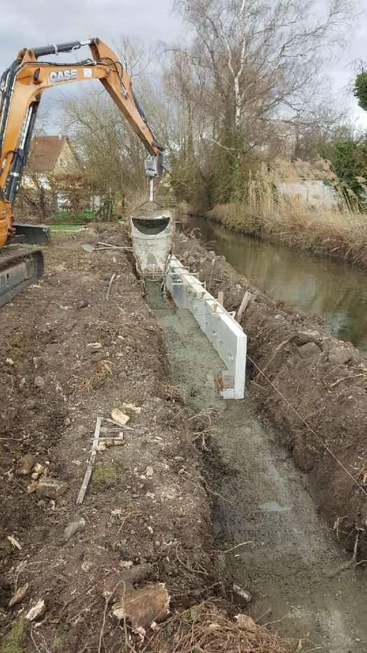 AMÉNAGEMENT DE LA BERGE EN MUR EN L  DANS LE LIT DE LA RIVIÈRE. Guebwiller